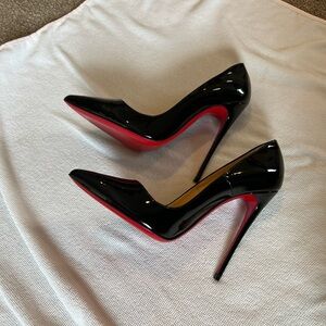 Size 38 - Christian Louboutin
So Kate Patent Pointed-Toe Red Sole Pump